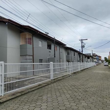 Apartamento Ubatuba - Praia Grande - 200M Da Praia Buitenkant foto